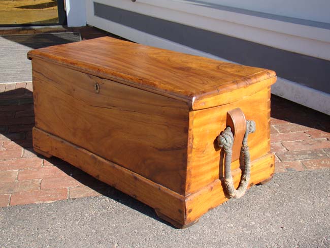 An outstanding early 19th century double canted Campforwood Seaman's Chest circa 1820 — image 3